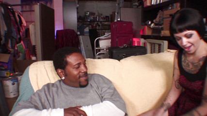 Cryptostudios: Wytatuowana milf bawi się przed podjęciem dużego czarnego kutasa