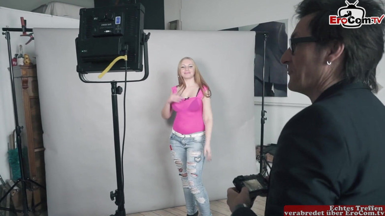 EroCom: Blondă agățată de doi tipi pentru un sex în trei cu...