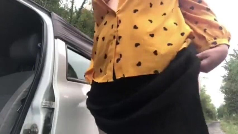 Loola et jim: I show my breasts by the side of the road