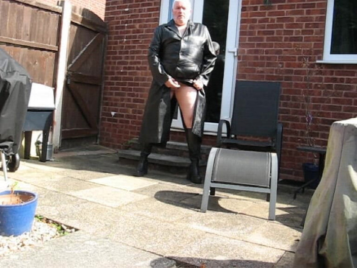 Leatherman63: Trinchera de cuero