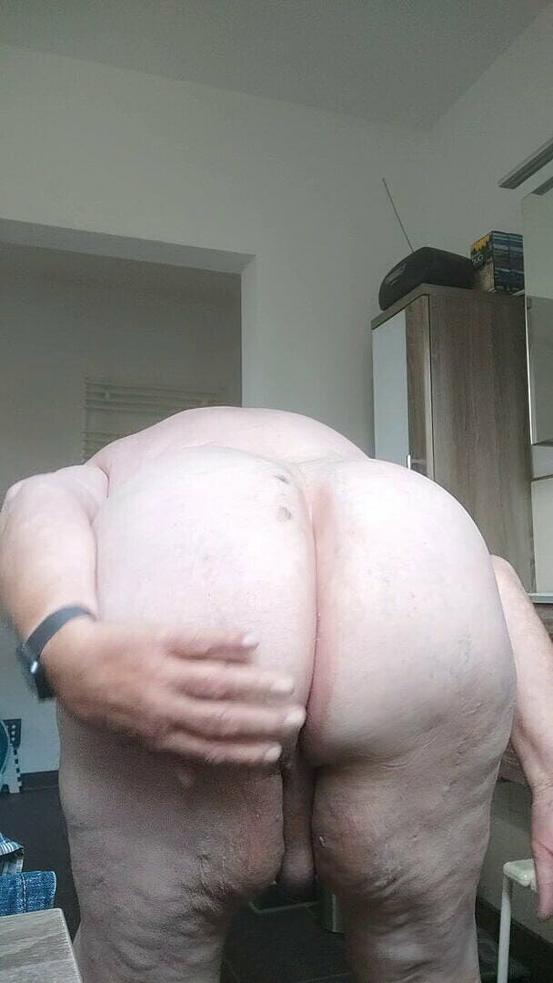 Karlchengeil: Morningly Naked Body Control