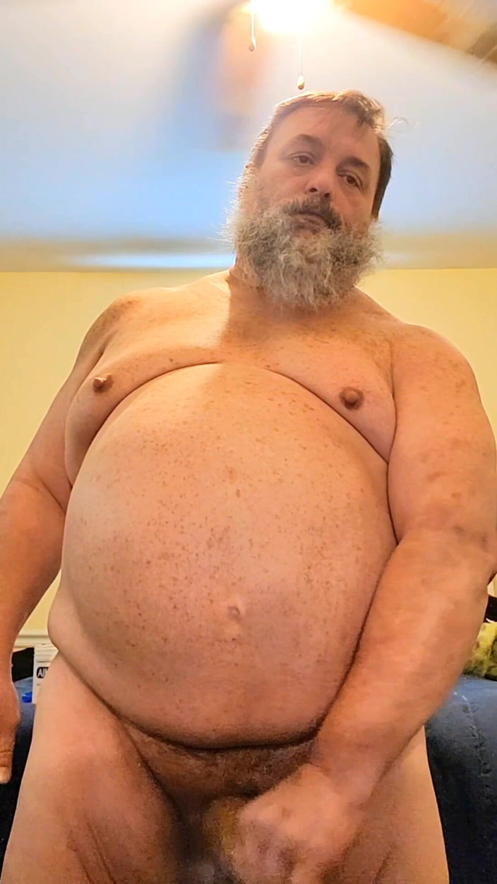 GeneWadexxx: Big Guy Bates and Cums