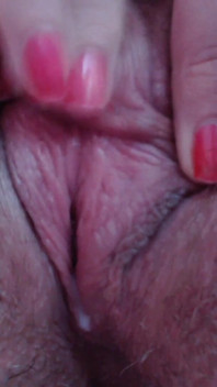 Big clit hairy pussy cumming