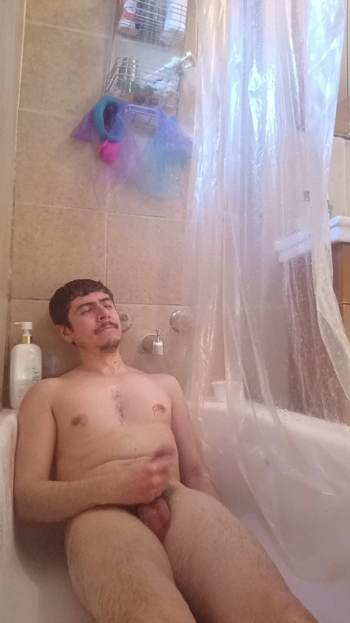 Tabasco Jake: Handsome Man Explodes Thick Cum in the Bathtube