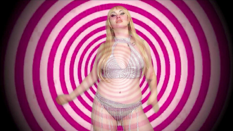 Goddess Misha Goldy: Transformasi ke dalam batang kecil menghisap si jalang banci!