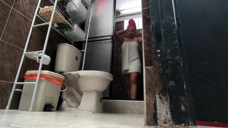 Isabel: Tiny Cam in Home