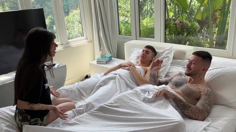 Bradybud: Dziki Trójkąt Z La Petite Latina White Mells Podwójna Penetracja