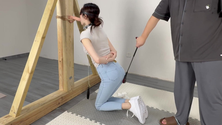 Yanmoushengyi: Imprison the Girl in Tight Jeans