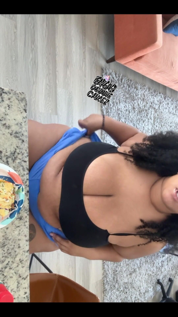 Biggdebbie solo: Biggdebbiecakez Mukbang