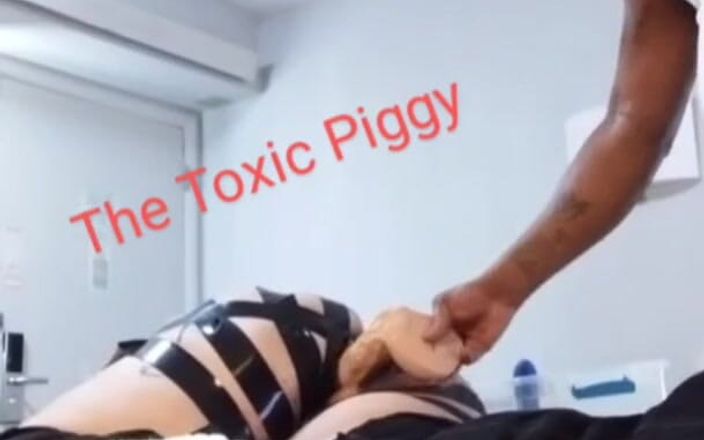 Kimmywetwet: Grandota esclava anal toma 12 pulgadas en el culo abierto