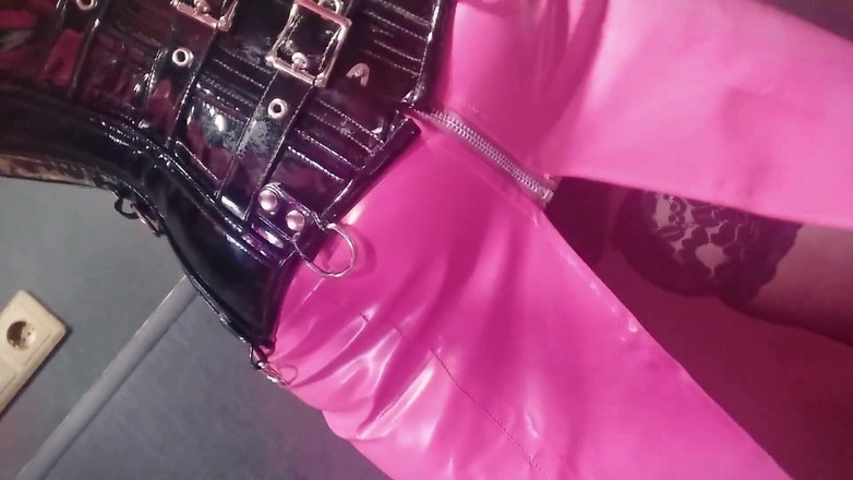 Arya Grander: Selfie videa v punčochách