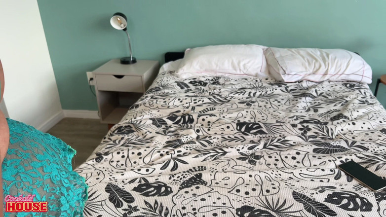 CuckoldHouse: Essa BBW Safada Recebeu Os Amigos Do Marido Corno Pronta...