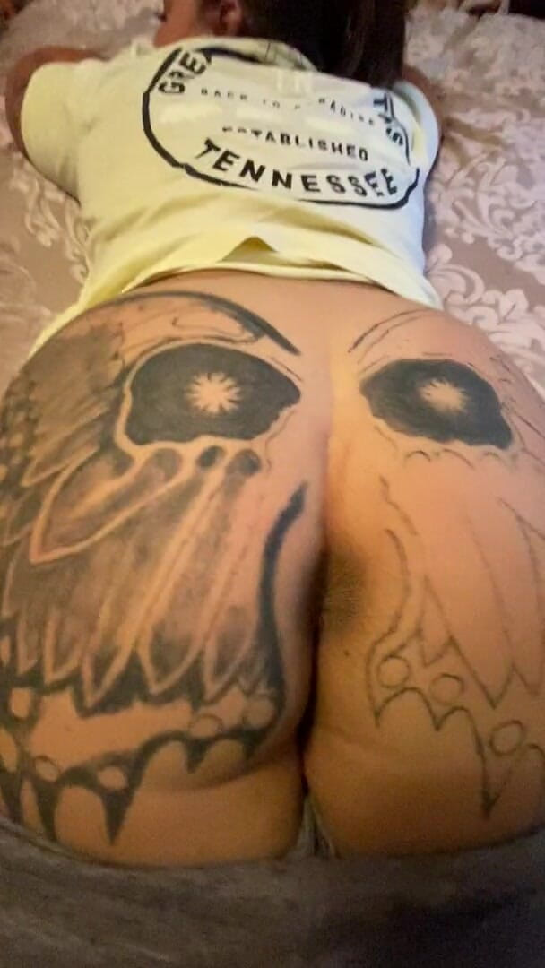 MzKiTTy91: Pawg milf potrząsa tyłkiem
