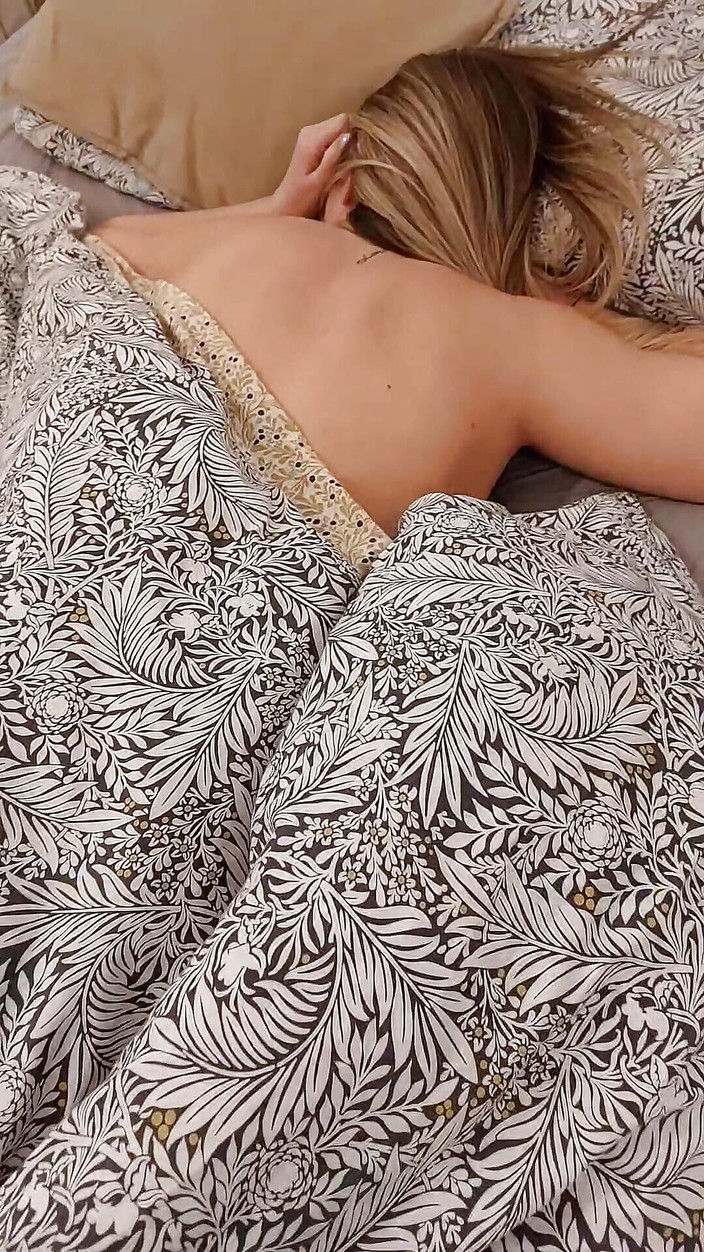 Penelope CutX: 그는 그녀를 애원하여 의붓여친을 깨우고 결국 그녀에게 시오후키!