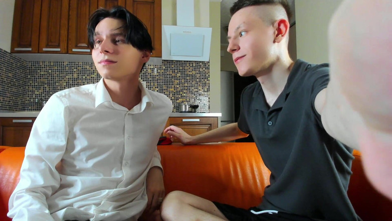 Morflot24: 友人のセルゲイがガールフレンドと6ヶ月の同棲生活を経て戻ってきました!