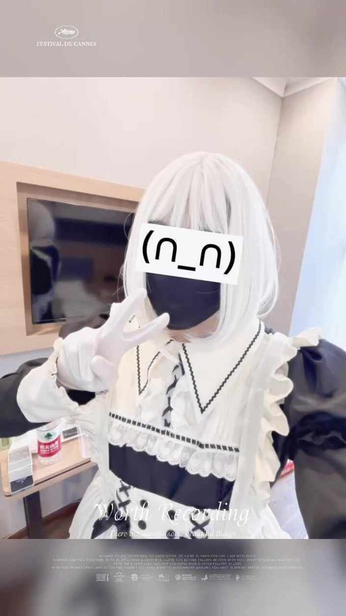 TsukiginAsayume: 男子の白いパンティストッキングとメイドの衣装