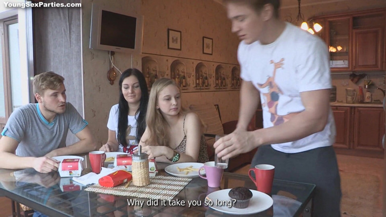 Young Sex Parties: Gençler çiftler halinde sikişiyor ve daha fazlası