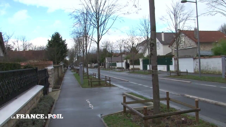 Papy Viewer: 大きな胸を持つ美しい若いブルネットがポルノ俳優に誘惑される