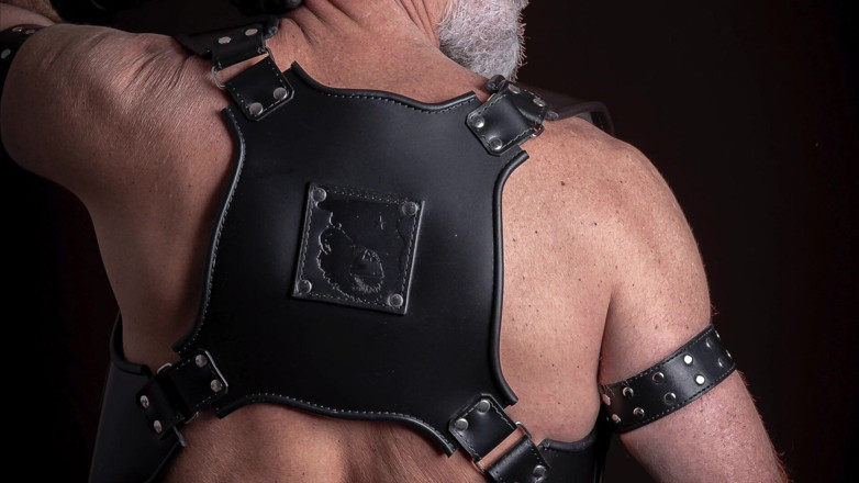 MusclesCigarsFFPig: Pumping, Stroking and Shooting