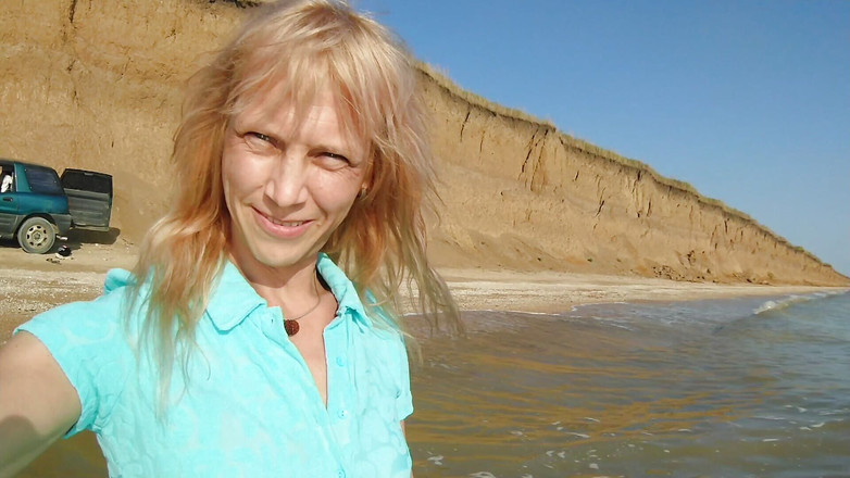 Alexa Cosmic: Alexa宇宙变性人女郎第一次在海里游泳