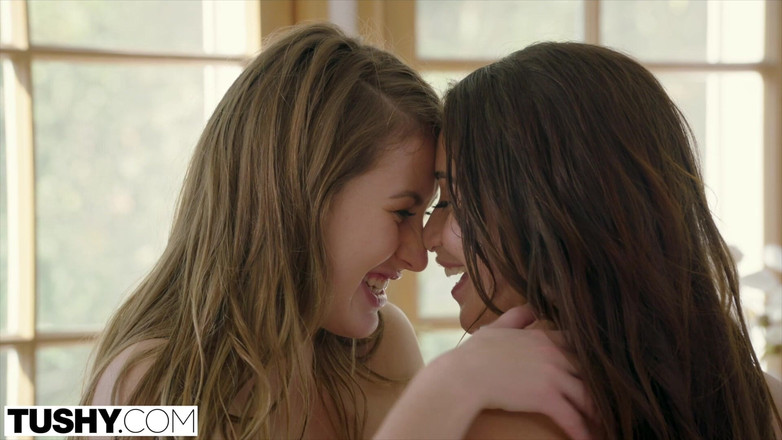 Tushy: TUSHY due ragazze del college gape per ragazzo ricco