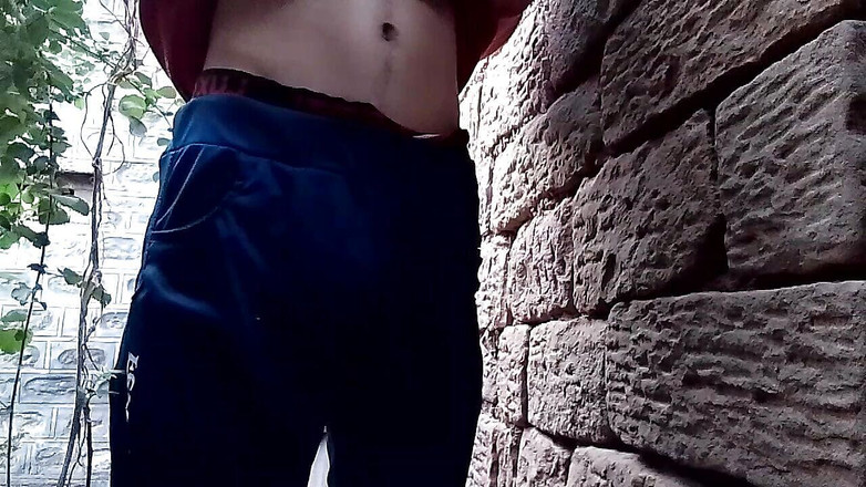 Gangbang straight: 放尿温泉はインドの男の子