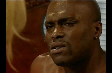 Outdoor pervs: Milf Nina Hartley neemt elke centimeter grote zwarte lul