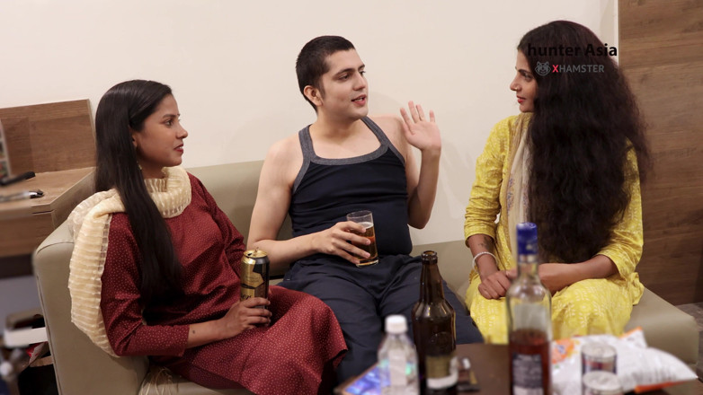 hunter Asia: FFM Hotel Party - Drinks Turn Into a Wild Night