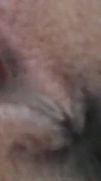 Je joue toute seule avec ma petite chatte