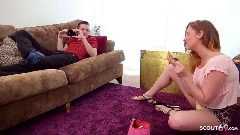 Full porn collection: Pelirroja hermanastra Paris engañó a su hermanastro para follar cuando...