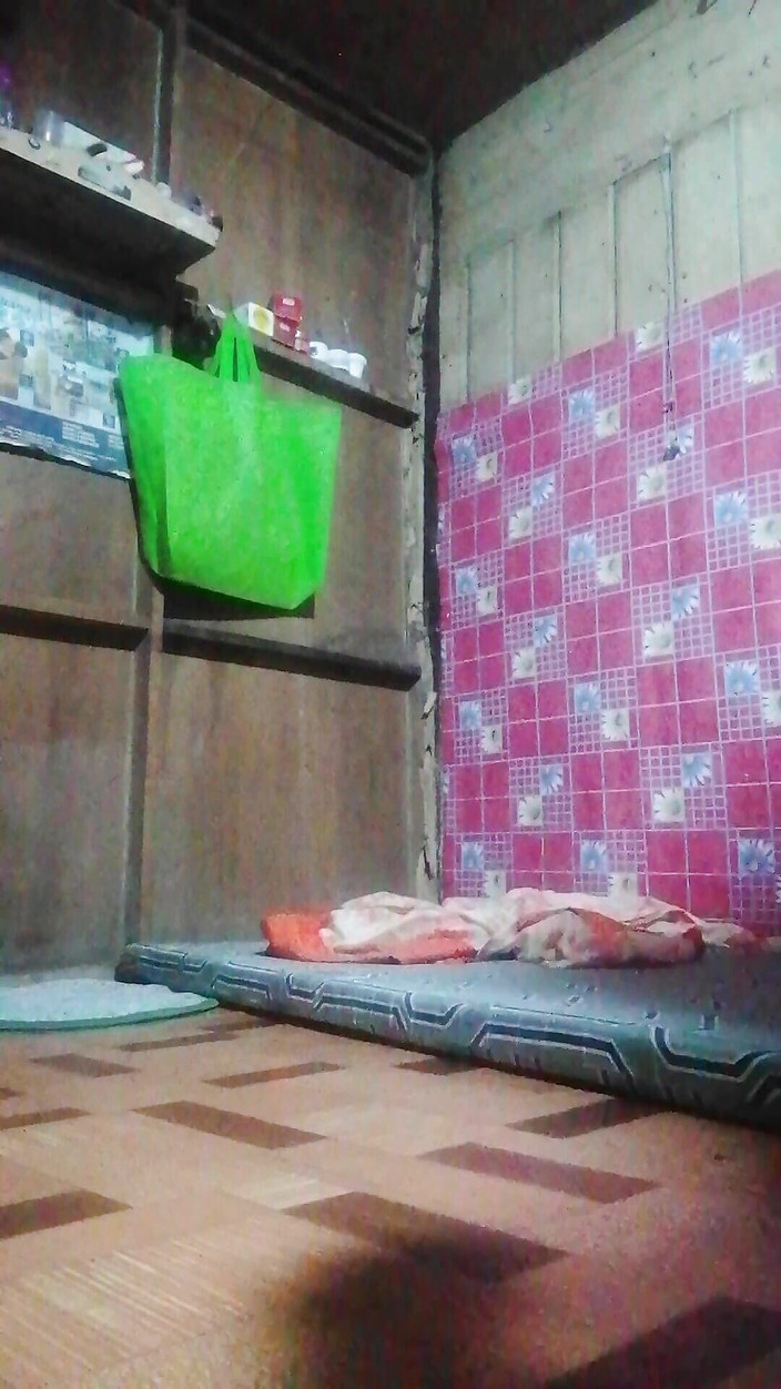 Reynaldo6: Reyna odada tek olduğu için çok üzgün