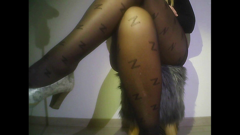 MisS Angel: Kasut Dangling dalam Pantyhose