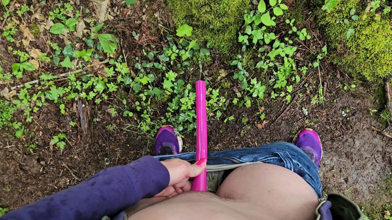 Nerdy_faery: Tree Piss with Female Urination Device