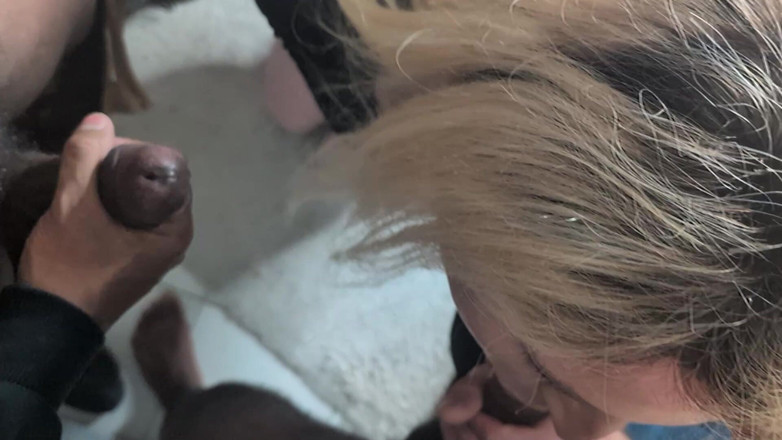 Trans and Co: Pretty Sissy festar på två stora svarta kukar innan hon...