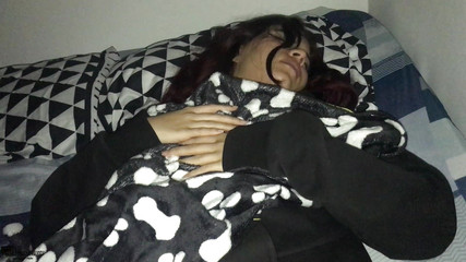 MAFELAGO: Drobná latina nahá ve svém pokoji mi dává lahodné kouření...