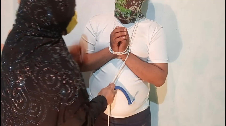 Gulaab: Làm tình mạnh bạo cho các bạn