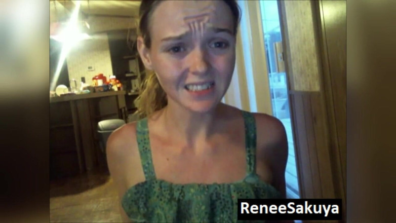 Renee Sakuya: Esposa pega seu marido Tom se masturbando em seu sofá