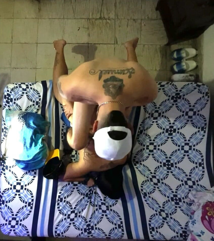 Monozion: Multiorgasmická nevlastní sestra má několik stříkání při šukání na všech čtyřech