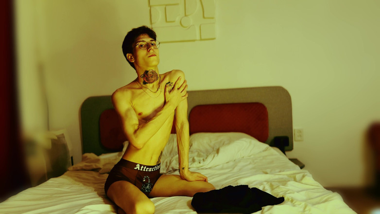 HotDogs studio: Sono Rimasto in Hotel E Ho Deciso Di Masturbarmi Finché...