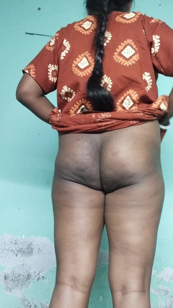 Riya darling: Hintli güzel kadın büyük götle mastürbasyon yapıyor