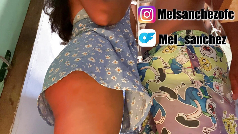 Mel Sanchez: 继妹看起来很天真，但挑逗了我，直到我操了她湿润的阴户