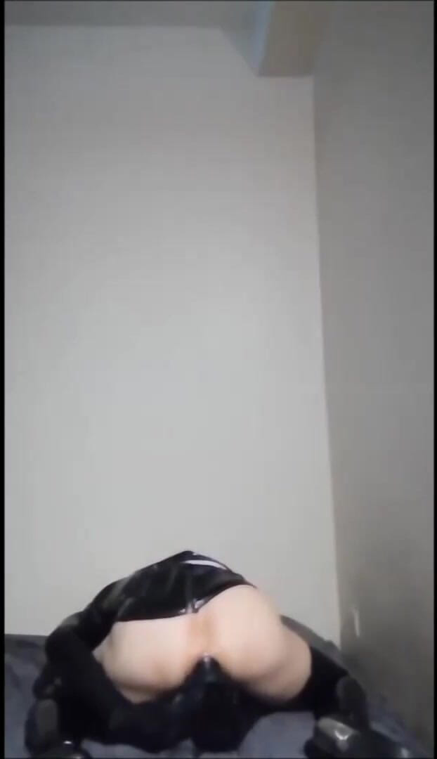 Rita anal rubberdoll: Pelatihan fisting pembantu.