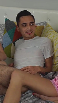Sharing a Bed with His Two Horny, Sexy Stepsisters Turns Into a Threesome