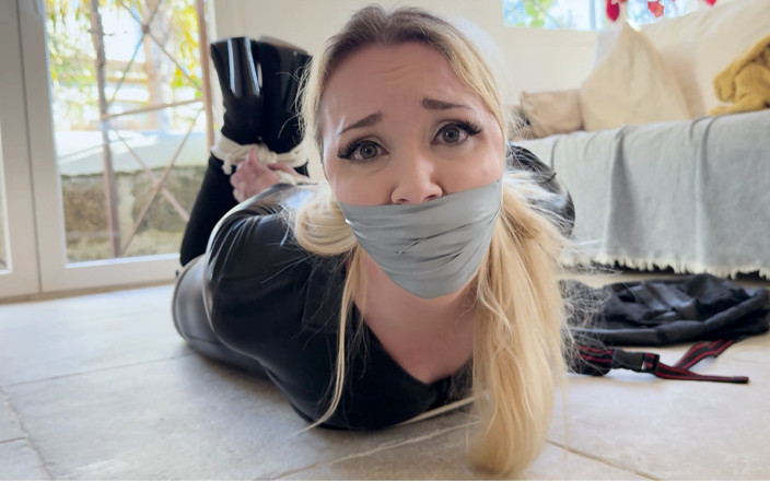Latina Fetish: Ленту латины не побегут, кляп по рукам и ногам, листья Lil Missy борется в тщеславии 4K