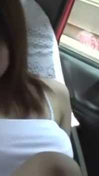 Ung gift fru rider sin stora röda dildo