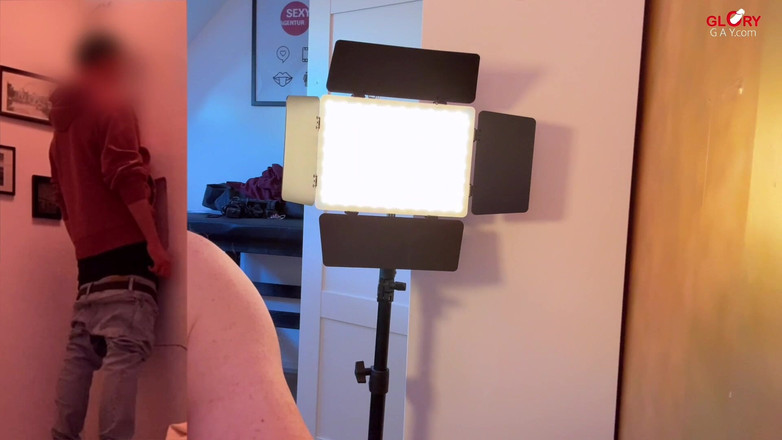 GLORYHOLEGAYS: Cookie &amp; Cream Special - Tipul varsă o cantitate uriașă pe fursec