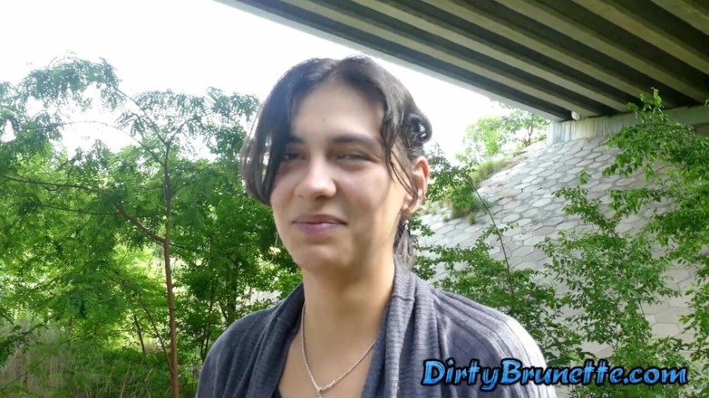 Dirty Brunette: Dlouhé video děvky manželka saje ptáka v autě, saje dva...