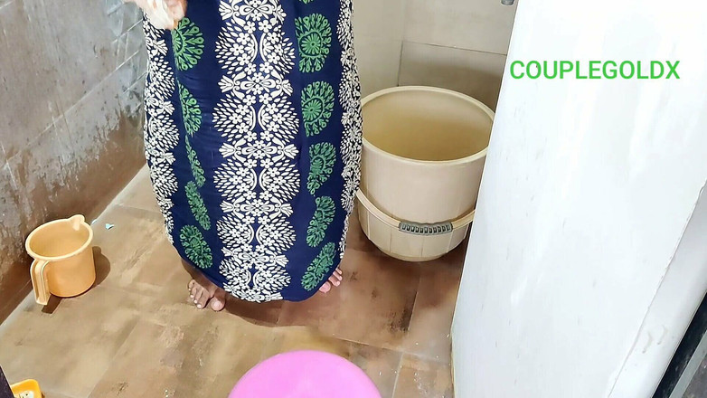 Sexy Komal: No se siente bien dejar la ropa colgando