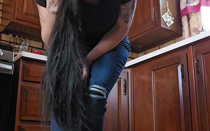 Raven Willow: 我会让你的蛋蛋被摧残