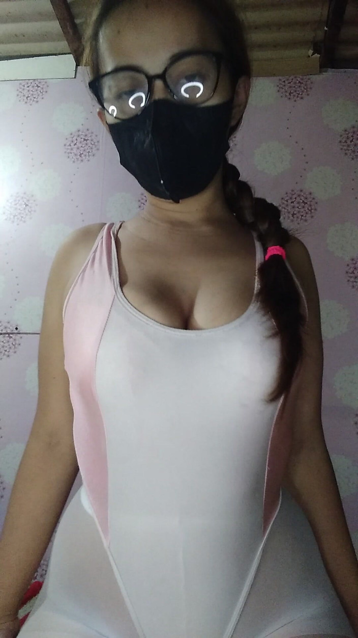 MellyMeylinda: This Girl Is Having a Hard Time Getting